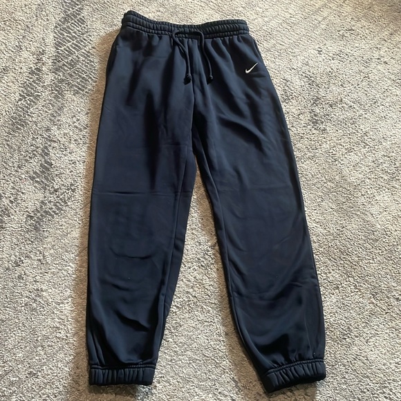 Nike Pants - Ladies black Nike dri-fit sweat/workout pants w/pockets & elastic bottoms Sz S
